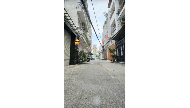 Biệt thự
Nguyễn Thị Thập Q7 
Thông Phú Mỹ Hưng 
Ngang 4.5 dài 14 m 
Đúc 4 tấm
Gía có 9 tỷ