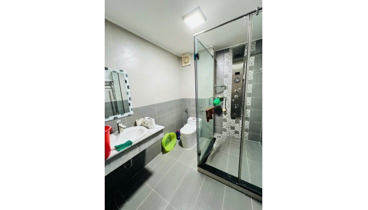 BÁN NHÀ 5 TẦNG KHU CHỢ VẢI PHÚ THỌ HOÀ, NGANG HIẾM 4.7M x 22M HẺM 8M CHỈ 14 TỶ
