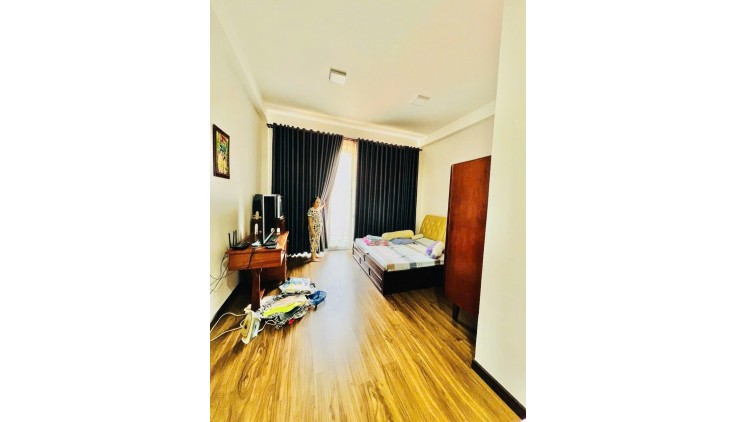 BÁN NHÀ 5 TẦNG KHU CHỢ VẢI PHÚ THỌ HOÀ, NGANG HIẾM 4.7M x 22M HẺM 8M CHỈ 14 TỶ