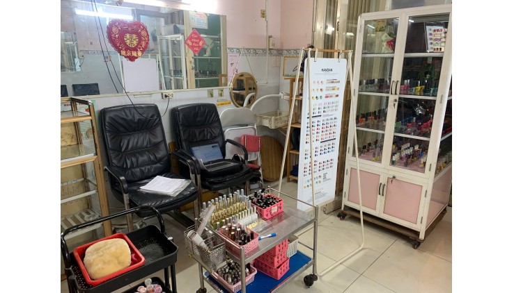 Quận 11 ! HOT HOT ! SANG RẺ TIỆM NAIL MT đường đông – MB 4m x 8m , THUÊ RẺ 9,5 tr ( cọc 12 tr ) , Tel : 0948860867 ( Chính Chủ )