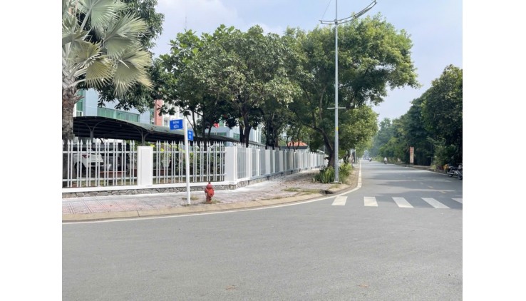BÁN ĐÂT NGAY TT BÌNH CHÁNH NGUYỄN HỮU TRÍ 1700M2 CHỈ 40TR/M2