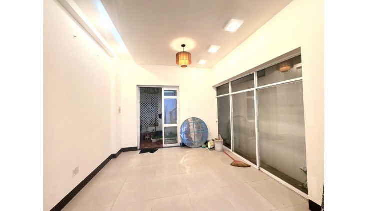 HXH  - GẦN MT QUANG TRUNG  - ĐẸP Ở NGAY - 60M2 - NGANG HIẾM 5M - 3 TẦNG - CHỈ HƠN 5TỈ
