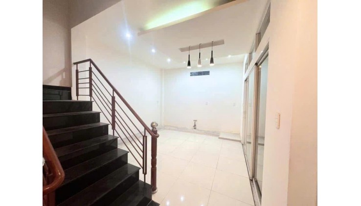 HXH  - GẦN MT QUANG TRUNG  - ĐẸP Ở NGAY - 60M2 - NGANG HIẾM 5M - 3 TẦNG - CHỈ HƠN 5TỈ