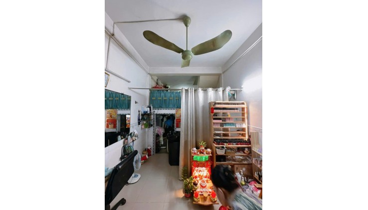 NGAY SÁT MẶT TIỀN HOÀNG DIỆU Q4 
XE HƠI NGAY NHÀ 
DIỆN TÍCH SỬ DỤNG 63 M2 
HƠN 4 TỶ VAY NGÂN HÀNG HƠN 3 TỶ