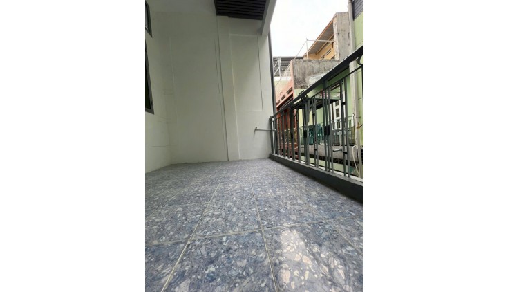 SÁT MẶT TIỀN HOÀNG DIỆU XE HƠI Q4
5 TẤM CÓ 4 TỶ