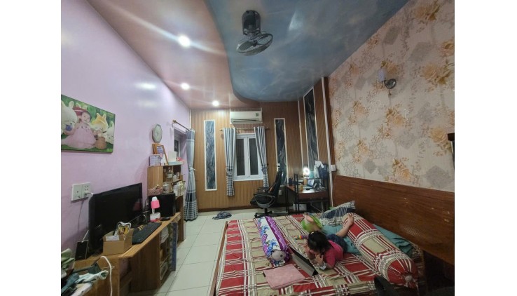 NHÀ 3 TẦNG CÁCH CẦU VƯỢT LINH XUÂN 100M,THỦ ĐỨC - 55M2,NGANG 6M NỞ HẬU 6.8 - 3 TẦNG, 4PN, 3WC - GIÁ 4 TỶ