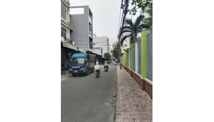 Hàng Thơm lô đất lọt khe đường số 11 BHH gần AEON Tân Phú 62m2 hẻm 6m thông 4 tỷ2