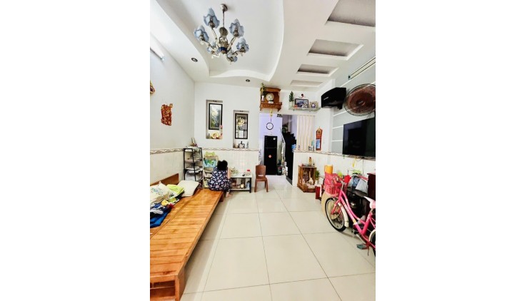NHÀ ĐẸP 3 TẦNG - TÂN BÌNH - CẠNH HẺM XE HƠI - CHỈ NHỈNH 4 TỶ