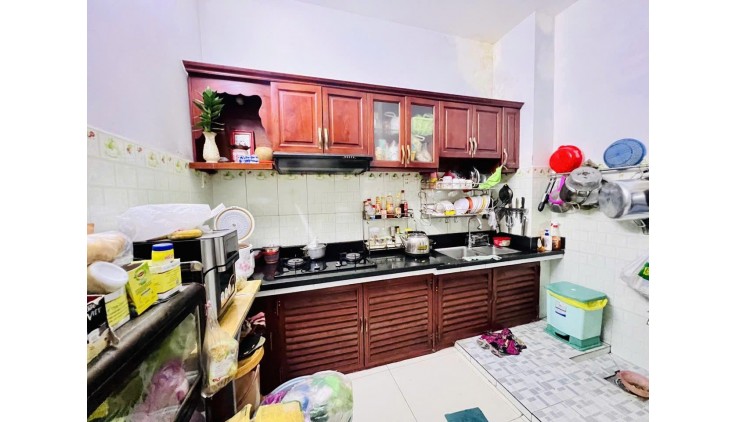 NHÀ ĐẸP 3 TẦNG - TÂN BÌNH - CẠNH HẺM XE HƠI - CHỈ NHỈNH 4 TỶ