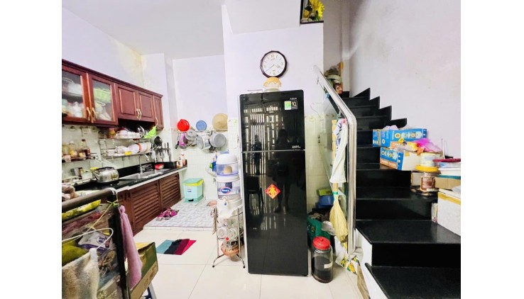 NHÀ ĐẸP 3 TẦNG - TÂN BÌNH - CẠNH HẺM XE HƠI - CHỈ NHỈNH 4 TỶ