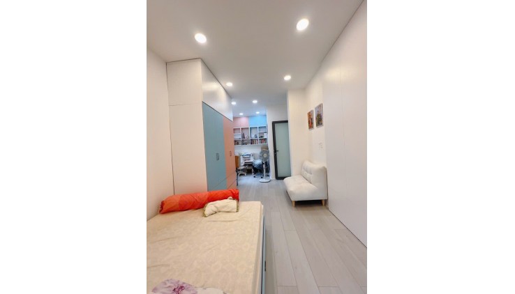 SÁT MẶT TIỀN XE HƠI NGŨ TRONG NHÀ Q4 

NGANG 6.2 NHÀ MỚI CÓ 6 TỶ
