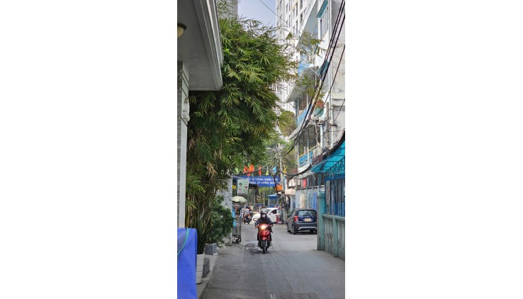 SÁT MẶT TIỀN XE HƠI NGŨ TRONG NHÀ Q4 

NGANG 6.2 NHÀ MỚI CÓ 6 TỶ