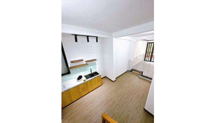 SÁT MẶT TIỀN Q4 NGANG 3.5 DÀI 13 M 
2 TẤM HƠN 4 TỶ