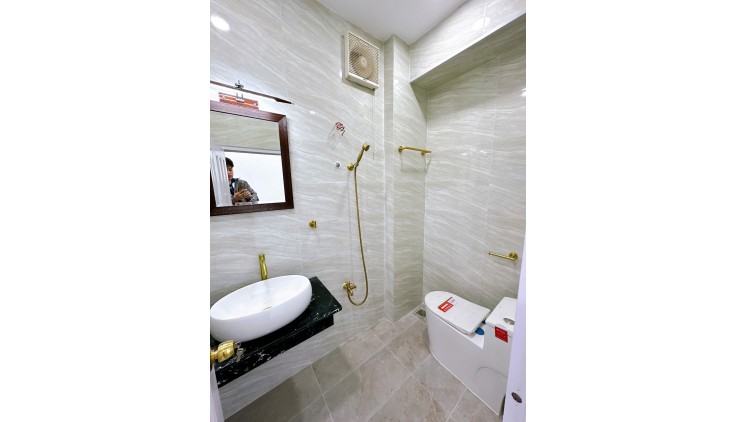 SÁT MẶT TIỀN Q4 NGANG 3.5 DÀI 13 M 
2 TẤM HƠN 4 TỶ