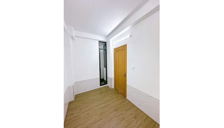 SÁT MẶT TIỀN Q4 NGANG 3.5 DÀI 13 M 
2 TẤM HƠN 4 TỶ