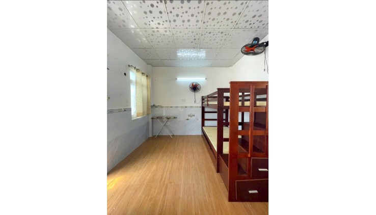 SÁT MẶT TIỀN 
NGANG 3.6 x 4.7
Đúc 4 tấm
HƠN 2 TỶ