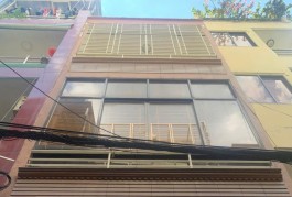 *Chỉ Nhỉnh 5Tỷ- Nhà Hẻm 4M-30M Ra Ngay Ngã 4 Cao Đạt và Trần Bình Trọng,3 Tầng 4PN