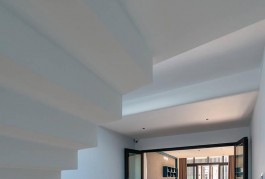**Bán nhà mặt tiền trục CMT8 phường 7 quận Tân Bình; 4 tầng nhà mới