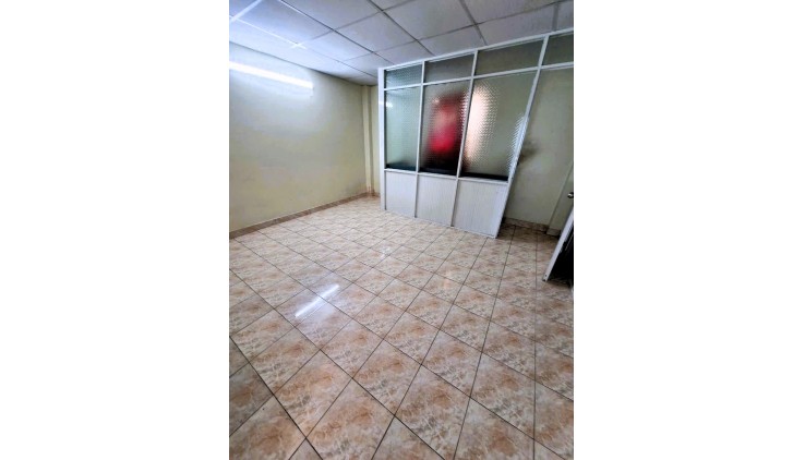 Bán nhà 2 tầng, 32m2, 3 tỷ - trong chợ Tam Hà