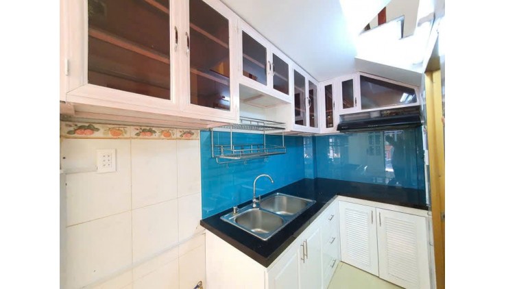 Siêu phẩm 4 tầng hẻm 4m Nguyễn Đình Chiểu Q3 nhỉnh 5 tỷ