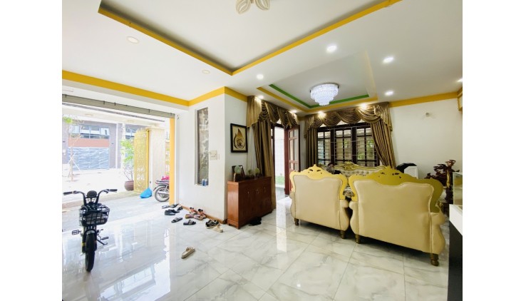 8x21m biệt thự KDC Nam Long - P Phú Thuận Q7 - 4 tầng đẹp - giá 21.9 tỷ