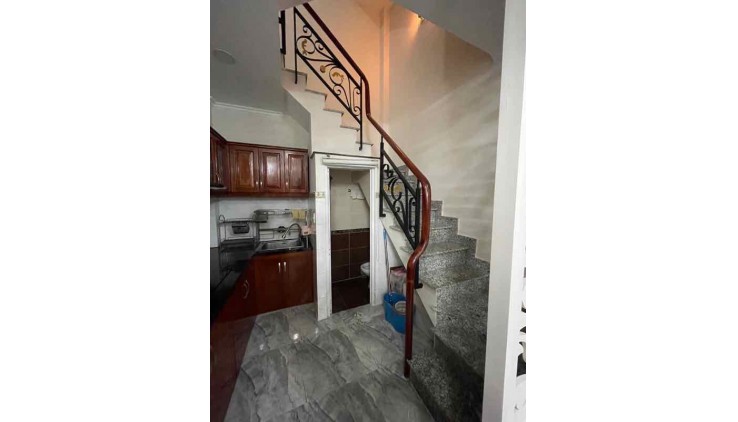 BÁN NHÀ QUẬN 4 GẦN TÔN THẤT THUYẾT, 5 LẦU, 30M2, 5.x TỶ