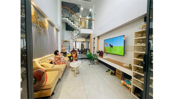 Nhà 5 Tầng đường Bùi Quang Là, Hẻm 6m thông, gần Emart Phan Huy Ích, giá 7.43 tỷ