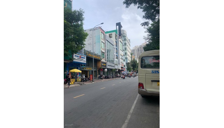 ***Bán nhà mặt tiền đường Cao Thắng, Phường 12, Quận 10 ngay Hà Đô Centrosa.