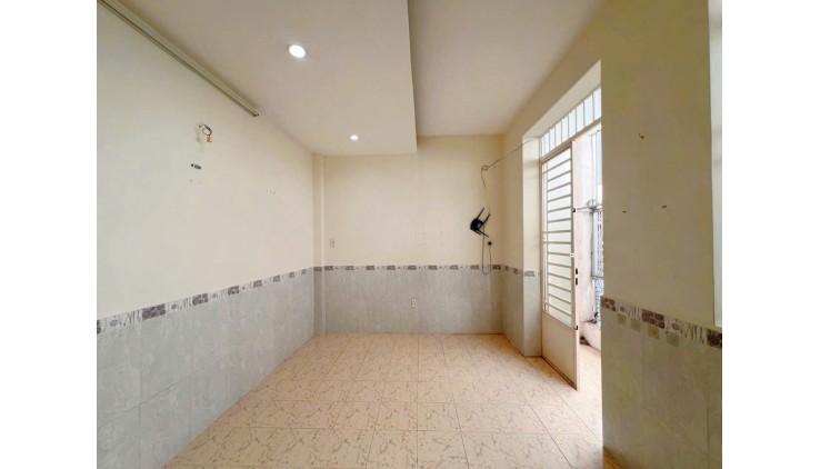 3.95 tỷ- bán nhà 3 tầng đúc hẻm Bùi Đình Túy- 7mx4m- CN 25m2- sau căn mặt tiền