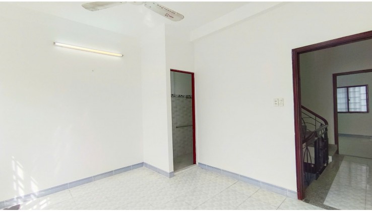 Bán nhà Quận Bình Tân– 4x11m, 1 trệt 2 lầu, giá tốt!