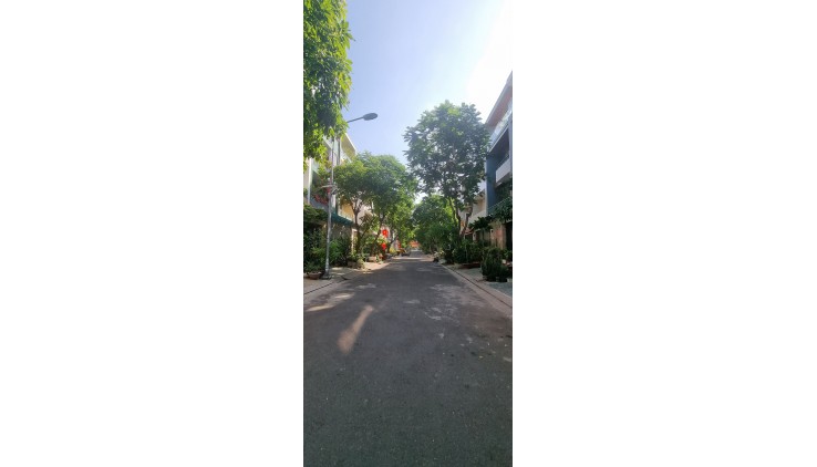 ĐẤT LÔ GÓC KHU 