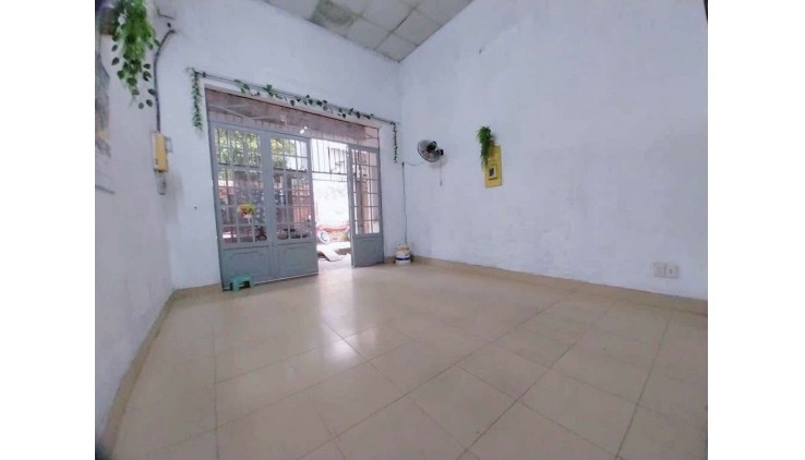Bán nhà cấp 4 có lửng 56m2 ( 4*15 ) sát mt Hà Thị Khiêm Q12 - Ngay cầu vượt Quang Trung , hẻm 3 gác - 3 tỷ nhỉnh 0932030061