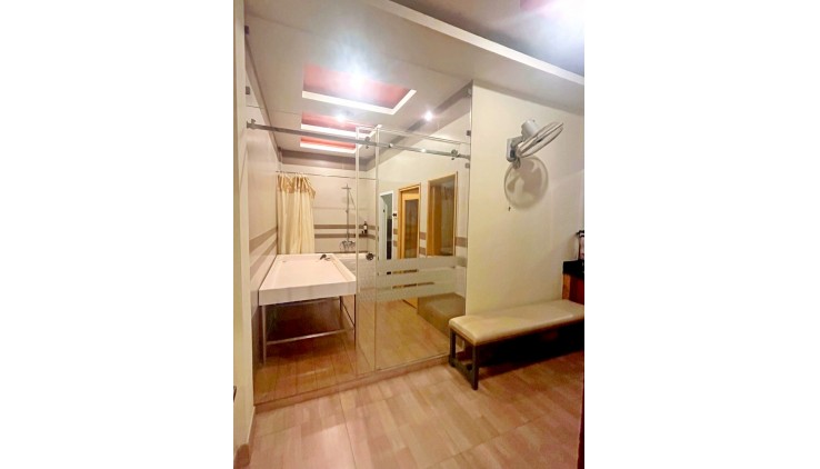 Mặt tiền Tạ Quang Bửu 4x20 đúc 5 tầng chỉ 18 tỷ 6