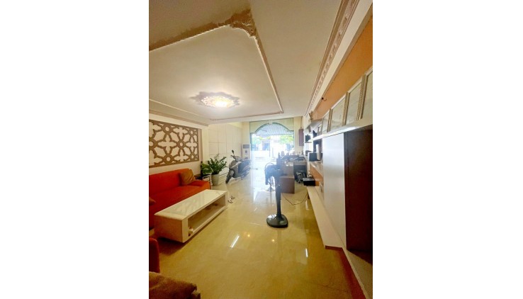Mặt tiền Tạ Quang Bửu 4x20 đúc 5 tầng chỉ 18 tỷ 6