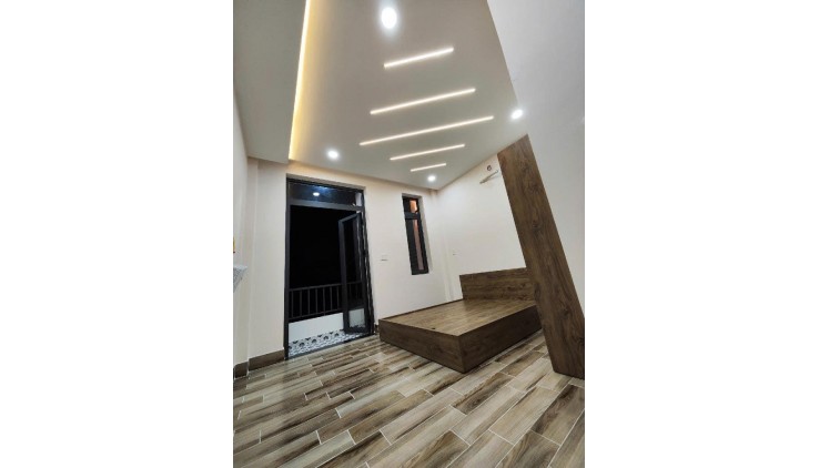 BÁN NHÀ MẶT TIỀN THẠNH LỘC QUẬN 12 - NHÀ MỚI NỘI THẤT CAO CẤP - HƠN 121M2 (4.1 x 30) NỞ HẬU TÀI LỘC, 4 TẦNG BTCT - CHỈ NHỈNH 7 TỶ.