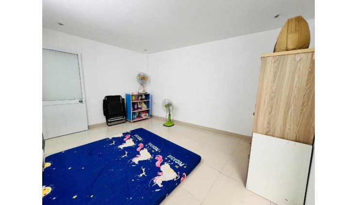 NHÀ ĐẸP Ở NGAY - HẺM NHỰA Ô TÔ GẦN KDC HIỆP THÀNH CITY - 71M2 (5 x 14), NỞ HẬU, 2 TẦNG, 3 PN - CHỈ HƠN 3 TỶ.