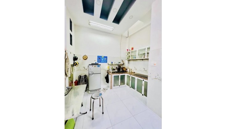 NGAY CHỢ TÂN HƯƠNG - CÁCH MẶT TIỀN MỘT CĂN - 3 TẦNG - 41M NỞ HẬU CHỈ 4.x TỶ
