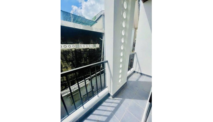 TÂN SƠN NHÌ - SÁT MẶT TIỀN - NHÀ MỚI 3 TẦNG - 4PN - 56M NỘI THẤT ĐẸP GIÁ NHỈNH 6 ĐỒNG