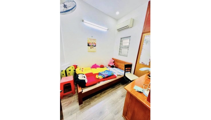 NGAY CHỢ TÂN HƯƠNG - CÁCH MẶT TIỀN MỘT CĂN - 3 TẦNG - 41M NỞ HẬU CHỈ 4.x TỶ