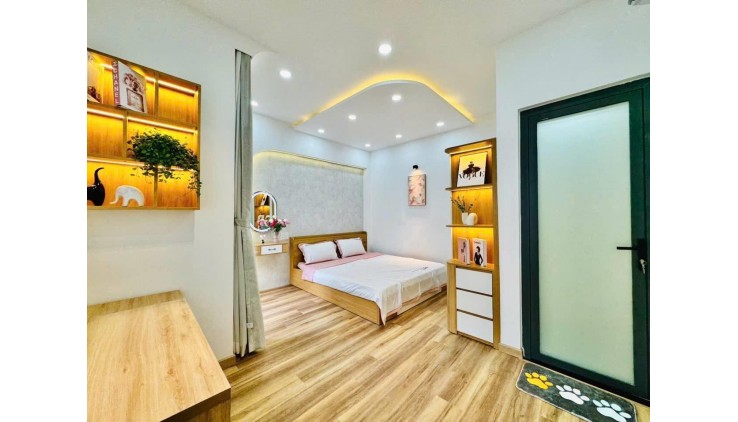 Bán nhà đẹp hẻm thẳng trục, Trần Khắc Chân, Phú Nhuận, 4 tầng, 3 PN lớn, nội thất đẹp, giá 5.85 tỷ TL