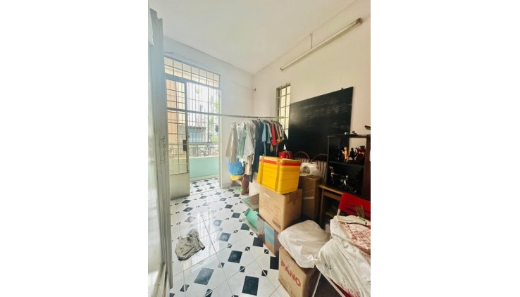 Nhà Đường 3 tháng 2 Phường 12 Quận 10.