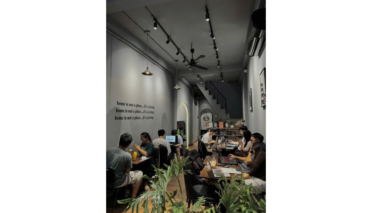 Quận Bình Thạnh ! HOT HOT ! Sang Quán Cafe Khu Sinh Viên -WorkShop , Máy Lạnh VP, Tel : 0977661171 ( chính chủ )