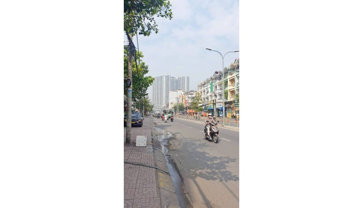 Mặt tiền Tạ Quang Bửu 4x20 đúc 5 tầng chỉ 18 tỷ 6