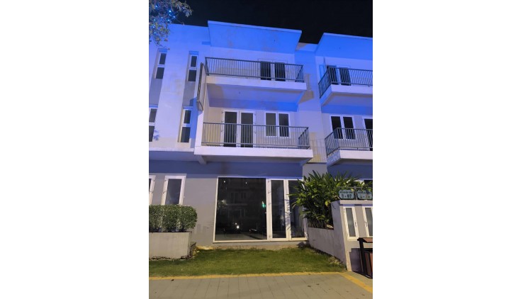 Bán nhà mặt phố Q.9, 105m², 3 tầng, 4PN, 8 tỷ, sổ đỏ