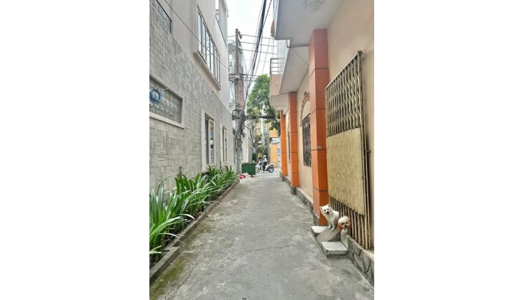 Nhà Đường 3 tháng 2 Phường 12 Quận 10.