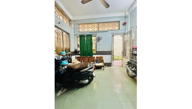 Nhà Đường 3 tháng 2 Phường 12 Quận 10.