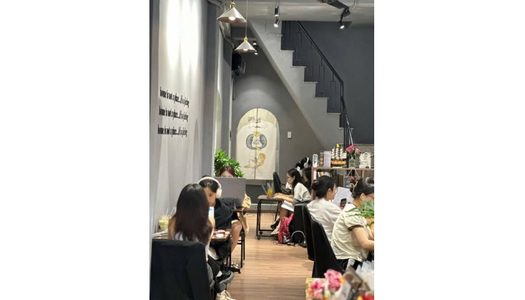 Quận Bình Thạnh ! HOT HOT ! Sang Quán Cafe Khu Sinh Viên -WorkShop , Máy Lạnh VP, Tel : 0977661171 ( chính chủ )