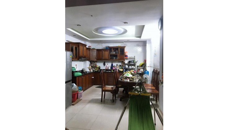 Mặt tiền Chợ Thạch Đà, Nhà 5 Tầng (4x20m). Vị trí đẹp, cho thuê giá cao.