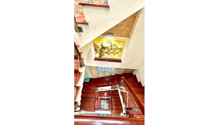 QUẬN 5 Bán Gấp Nhà HXH 20M Ra MT Lê Hồng Phong 51m, 5Tầng,Nhà Đẹp Full Nội Thất Vào Ở Ngay.