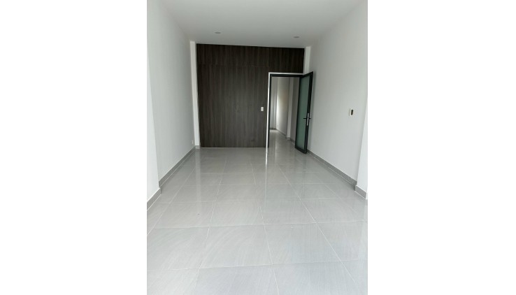 * Bán Nhà Mặt Tiền Sung Túc Phan Văn Trị Q5, 3Tầng 30m2SổVuông, Hoàn Công Đủ-8Tỷ Hơn